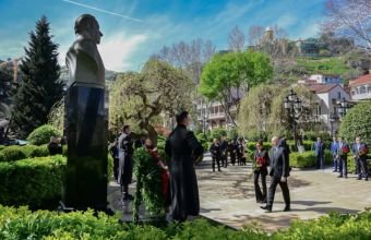 İlham Əliyev Tbilisidə Ümummilli Lider Heydər Əliyevin abidəsini ziyarət edib -