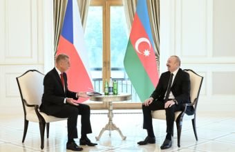 İlham Əliyevin Çexiyanın Baş naziri ilə təkbətək görüşü keçirilib