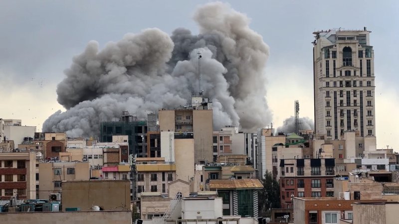 İranda neft-kimya kompleksində partlayış olub