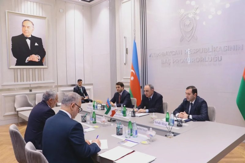 Kamran Əliyev İranın Azərbaycandakı səfirini qəbul edib -