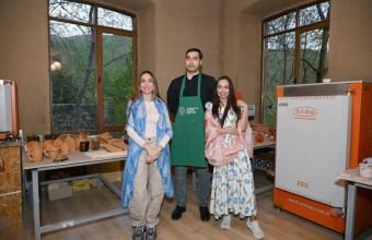 Leyla Əliyeva və Arzu Əliyeva Şəkidə “ABAD” Keramika və Tətbiqi Sənət Mərkəzi ilə tanış olublar