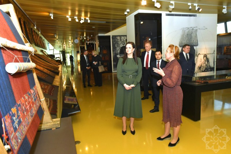 Litvanın Baş naziri Milli Xalça Muzeyini ziyarət edib -