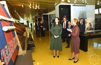 Litvanın Baş naziri Milli Xalça Muzeyini ziyarət edib -