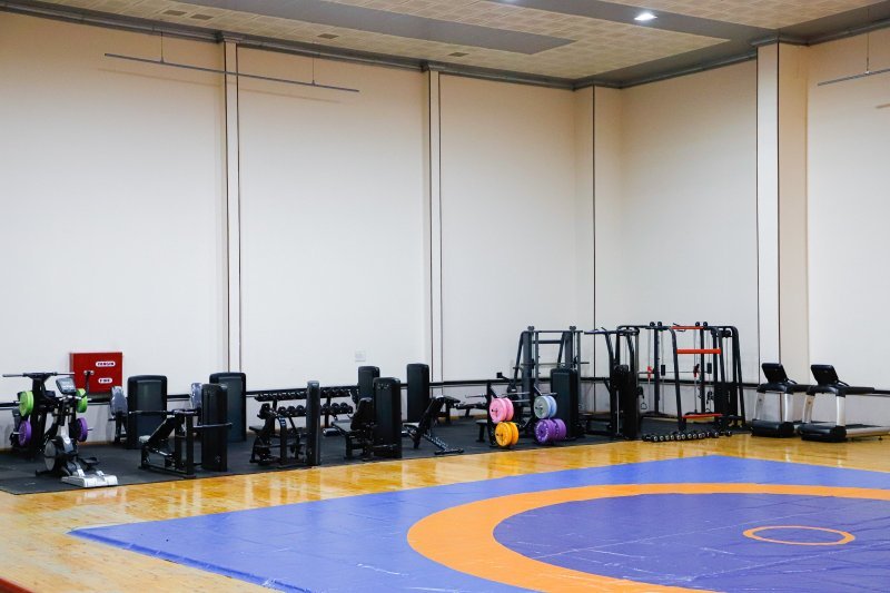 Naxçıvan Olimpiya İdman Kompleksində yeni trenajor alətləri quraşdırılıb -