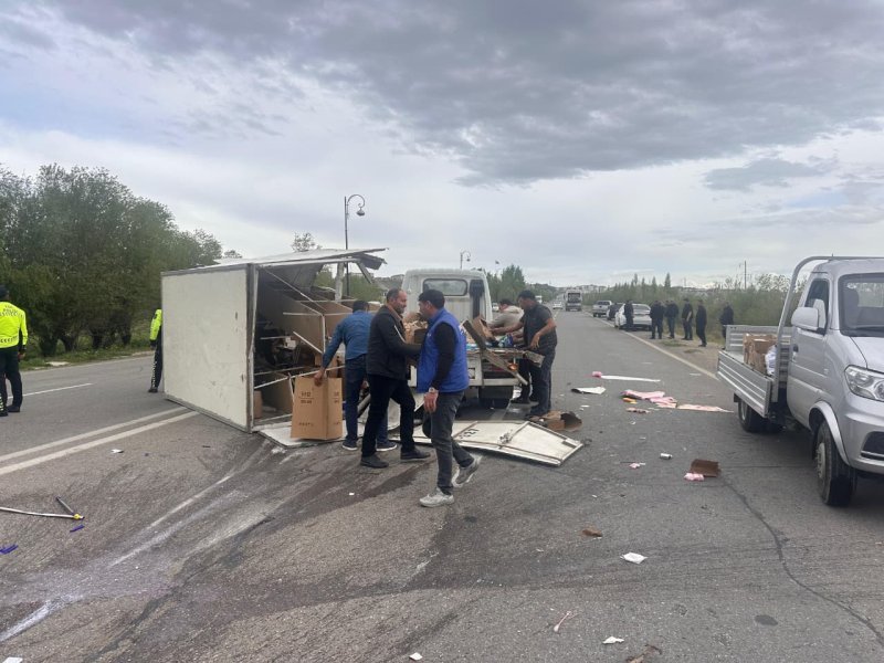 Naxçıvanda iki yük avtomobili toqquşub -