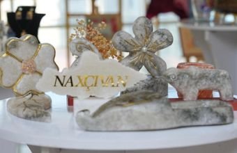 NDU-da dekorativ-tətbiqi sənət nümunələri:  duzdan düzəldilən aksesuarlar