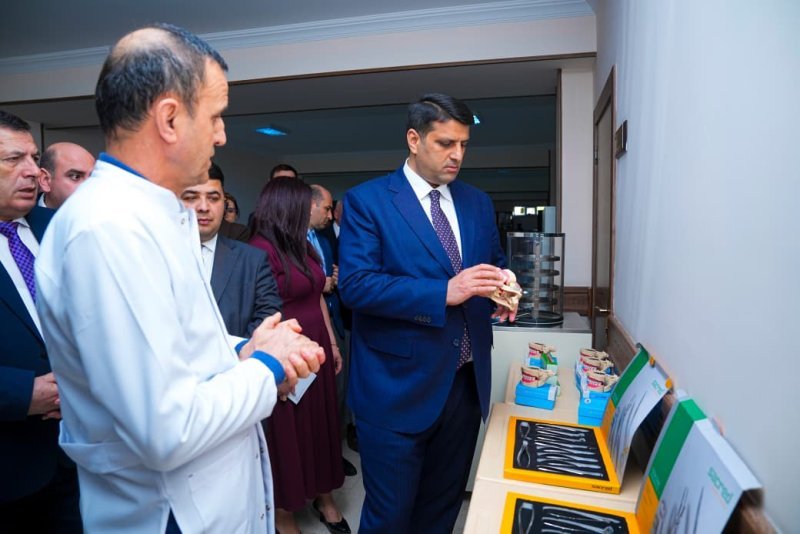 NDU-nun Tibb fakültəsinə yeni laboratoriya avadanlıqları və dərsliklər təqdim edildi -