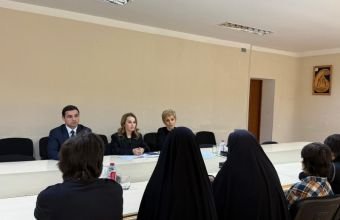 Ombudsman Suriyadan gətirilən Azərbaycan vətəndaşları ilə görüşüb