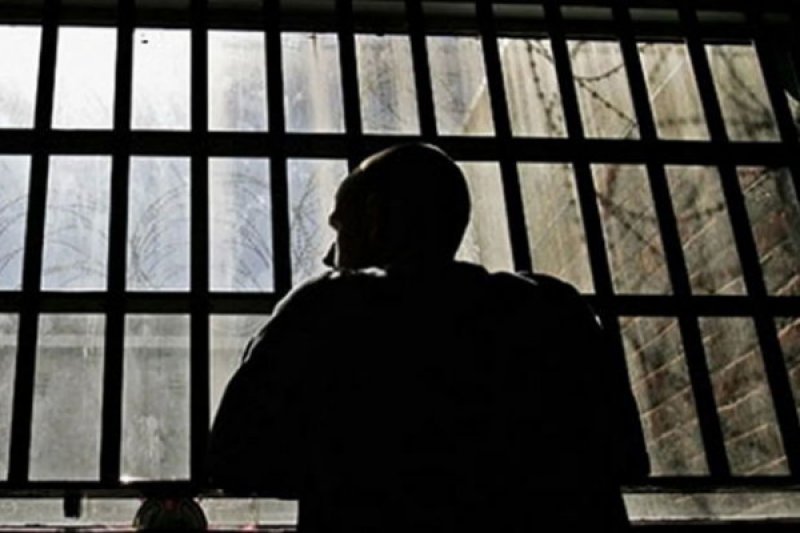 Ömürlük azadlıqdan məhrum etmə kimlərə təyin edilmir? -