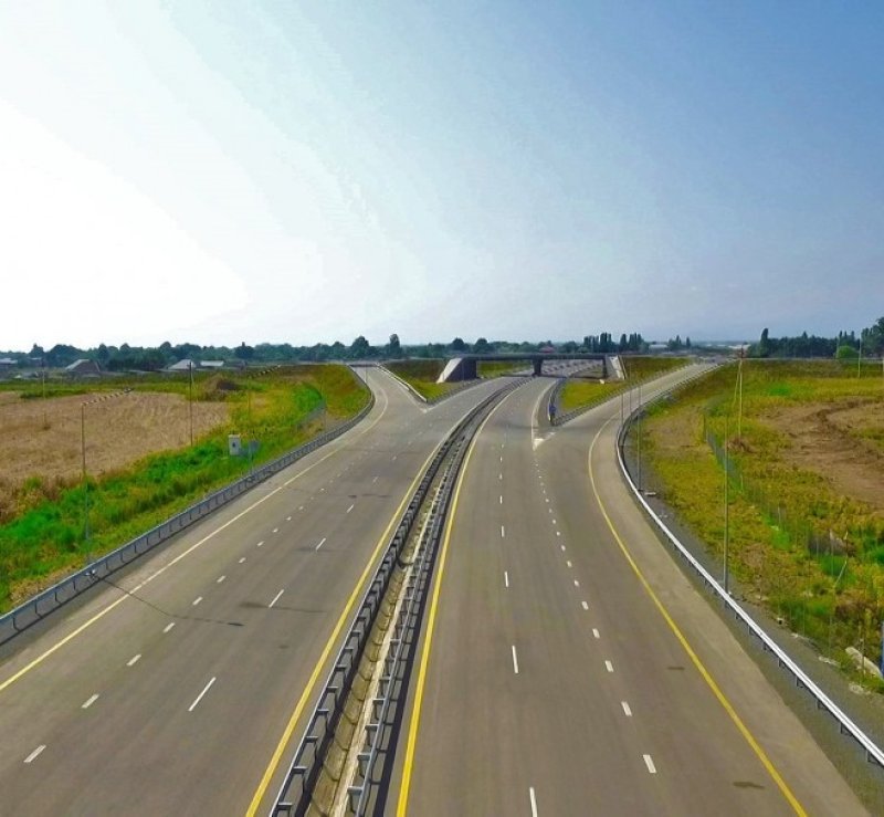 Qarabağ və Şərqi Zəngəzurda 4 min kilometrə yaxın avtomobil yolu çəkiləcək