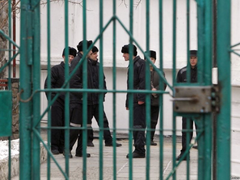 Şəxs istintaq təcridxanasından müvəqqəti saxlama yerinə keçirilə bilərmi? -