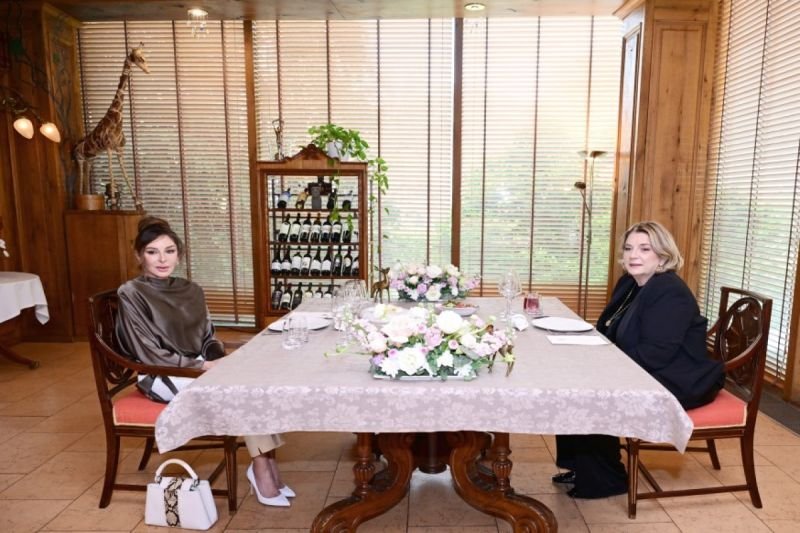 Tbilisidə Mehriban Əliyevanın şərəfinə lanç verilib -