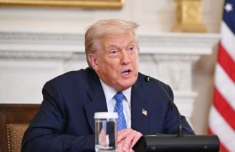 Tramp Hörmüz boğazının blokadasını açıqlayıb