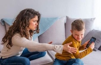 Valideynin övladının telefonuna baxması qanunidirmi? -