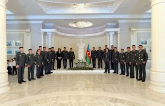 Azərbaycan Ordusunda Ümummilli Lider Heydər Əliyevin anadan olmasının 103-cü ildönümü qeyd edilib -