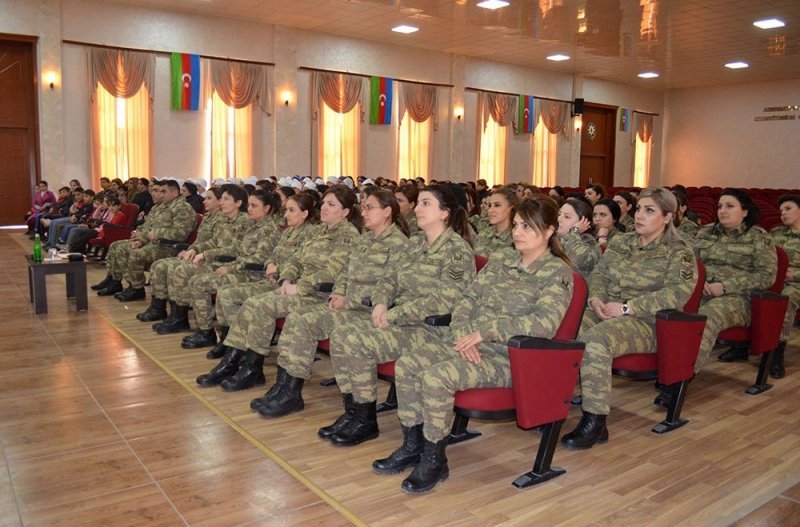 Azərbaycan Ordusunda xidmət edən qadınların sayı açıqlanıb