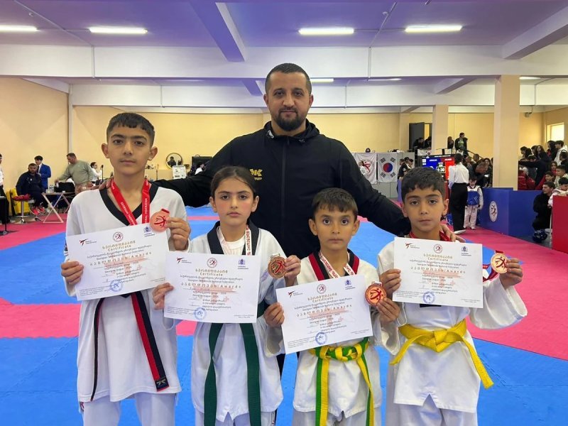 Azərbaycan taekvondoçuları Gürcüstandakı turnirdə üç medal qazanıblar