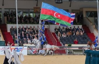 Böyük Britaniya kralı III Çarlz Qarabağ atlarının şousunu izləyib