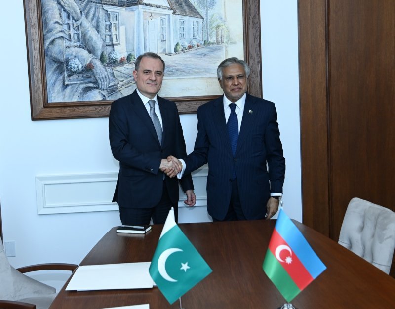 Ceyhun Bayramov Məhəmməd İshaq Dar ilə görüşüb