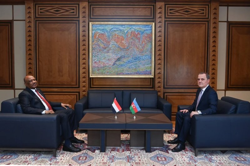 Ceyhun Bayramov sudanlı həmkarı ilə görüşüb