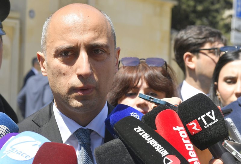 Əmrullayev: Şagird sayı az olan məktəblərin rasionallaşdırılması istiqamətində işlər davam etdirilir