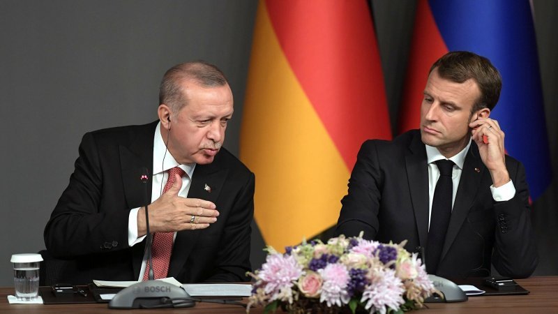 Ərdoğan Bakı ilə danışıqlardan sonra Makronu Ermənistandan Türkiyəyə buraxmayıb