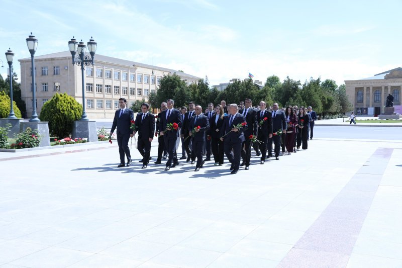 Ulu Öndər Heydər Əliyevin xatirəsini ehtiramla yad edilib -