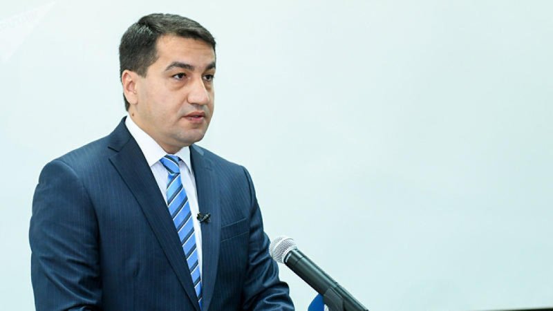 Hikmət Hacıyev Şuşadan hərbi attaşelərlə fotolar paylaşıb