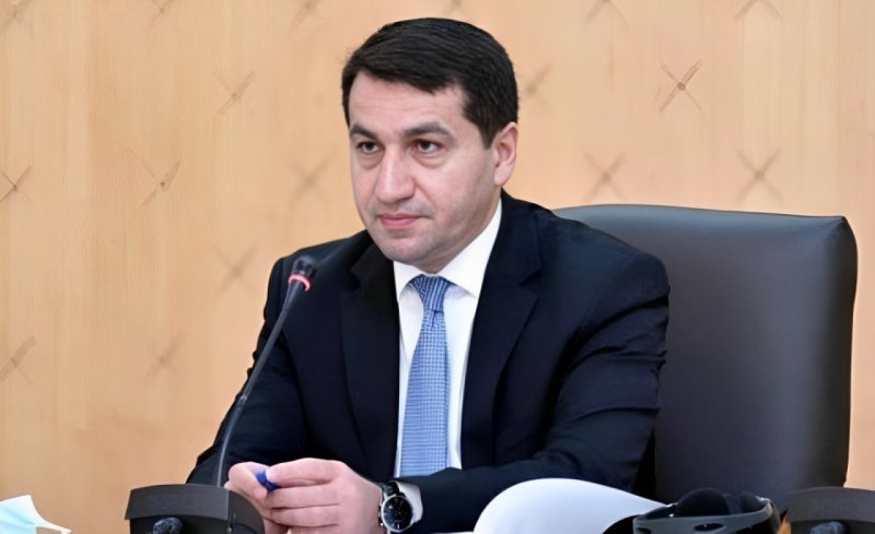 Hikmət Hacıyev Xankəndidə Zəfər parkında diplomatik korpusla birgə foto paylaşıb