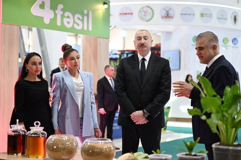 İlham Əliyev 19-cu “Caspian Agro Week” və 31-ci “InterFood Azerbaijan” sərgiləri ilə tanış olub -