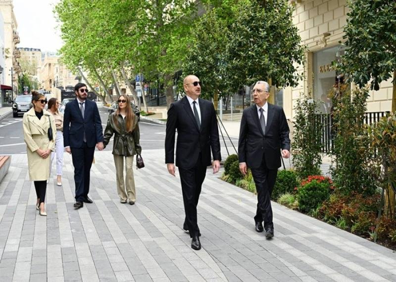 İlham Əliyev Bakının İslam Səfərli küçəsinin yenidənqurmadan sonra açılışında iştirak edib -