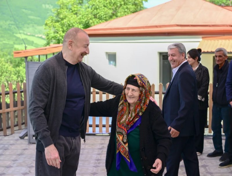İlham Əliyev Şuşanın Böyük Qaladərəsi kəndində görülən işlərlə tanış olub -