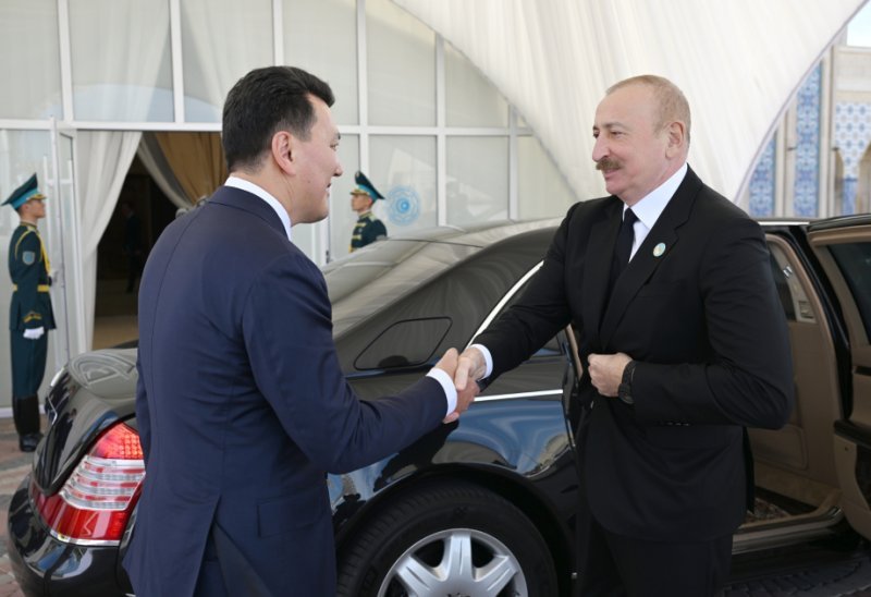 İlham Əliyev Türküstanda bir sıra mədəni məkanlarla tanış olub -