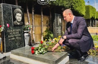 İsrail səfiri Albert Aqarunovun məzarını ziyarət edib