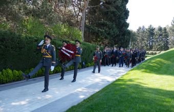 Müdafiə Nazirliyinin rəhbər heyəti Fəxri xiyabanı ziyarət edib -