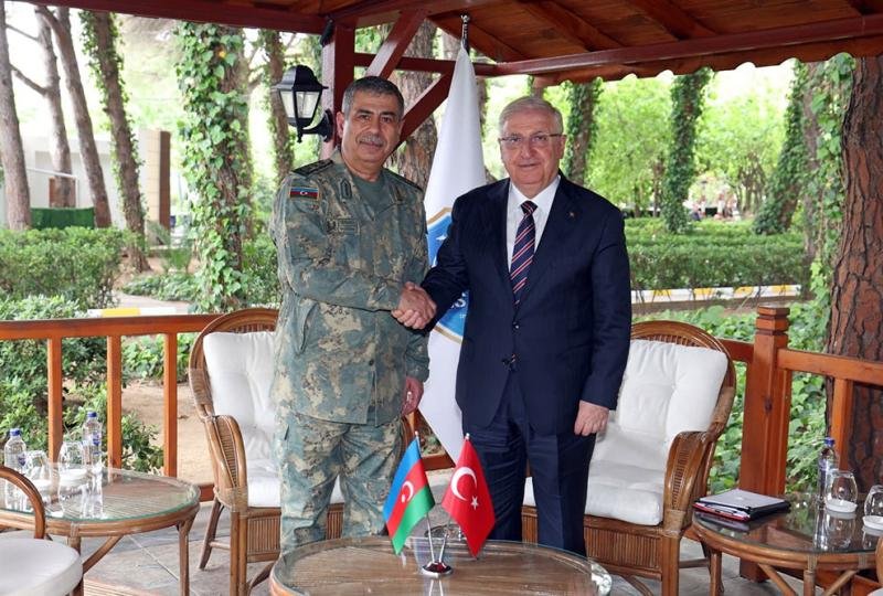 Müdafiə Nazirliyinin rəhbərliyi Türkiyəyə səfər edib -
