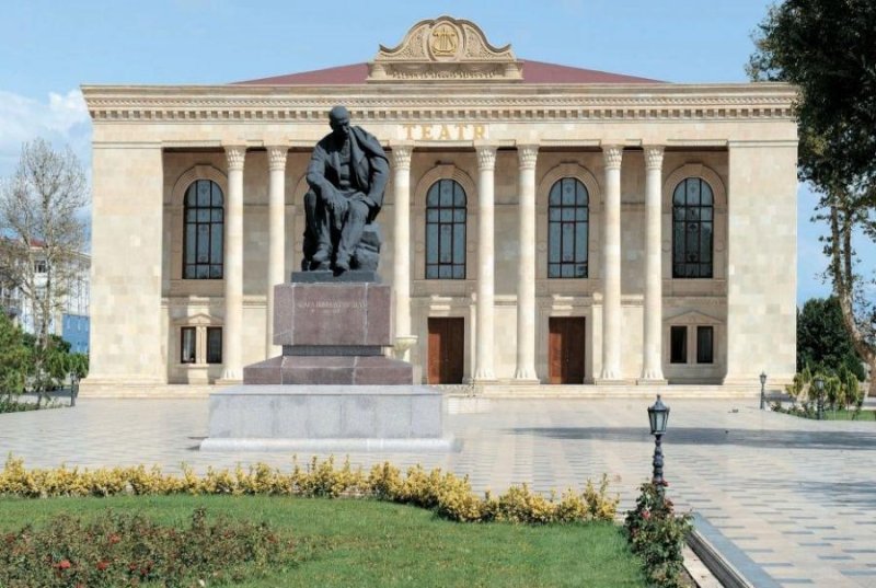 Naxçıvan Dövlət Milli Dram Teatrının aktyorlarına Prezident mükafatı verilib