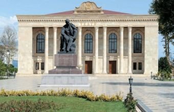 Naxçıvan Dövlət Milli Dram Teatrının aktyorlarına Prezident mükafatı verilib