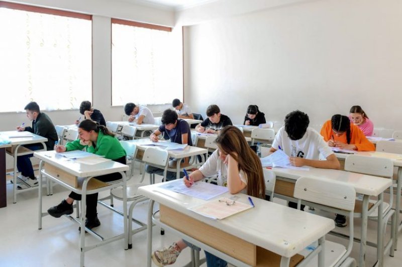 Naxçıvanda II və III ixtisas qrupları üzrə qəbul imtahanı keçirilib