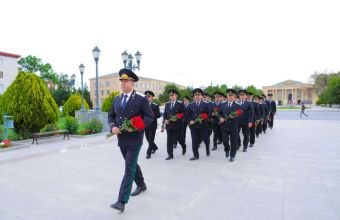 Naxçıvanda prokurorlar Ulu Öndərin abidəsini ziyarət ediblər -