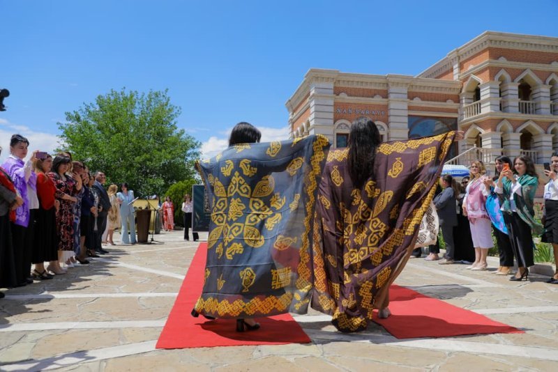 Naxçıvanda “Yeləni” kəlağayı kolleksiyasının təqdimatı keçirilib -