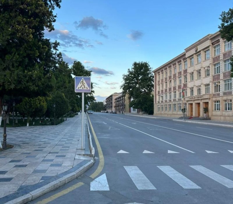Naxçıvanda yol nişanları yenilənir