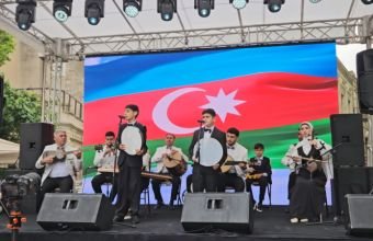 Naxçıvanlı musiqiçilər İçərişəhərdə keçirilən festivalda çıxış ediblər -
