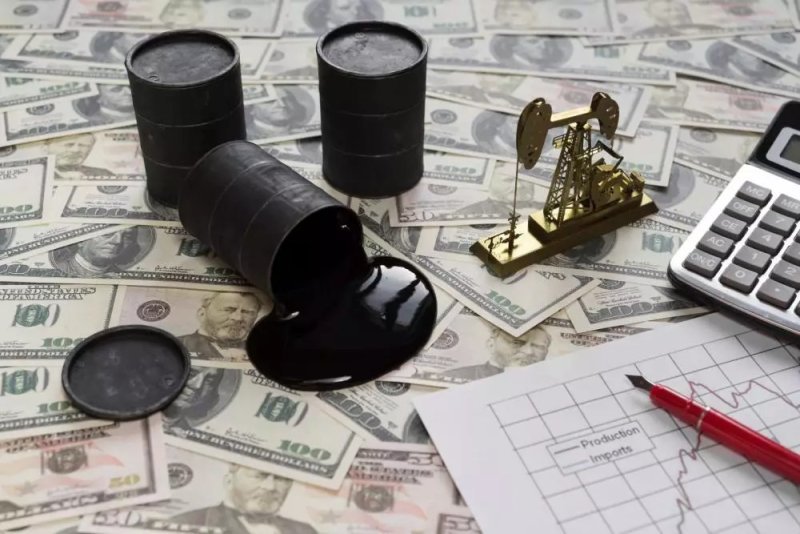 Neftin qiyməti 105 dolları ötüb