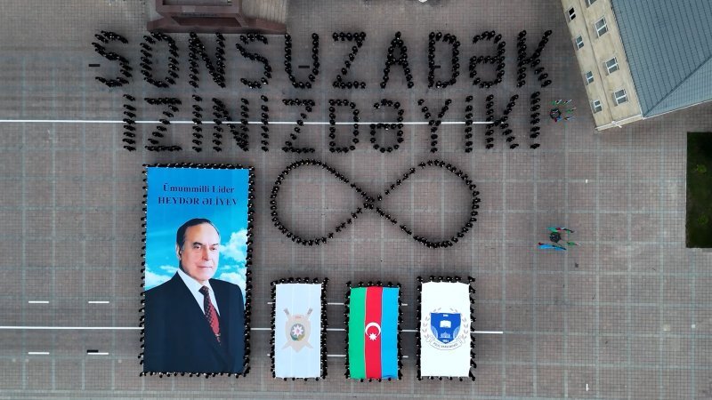 Polis kursantlarından Ulu Öndərin anadan olmasının 103 illiyinə həsr edilmiş fləşmob