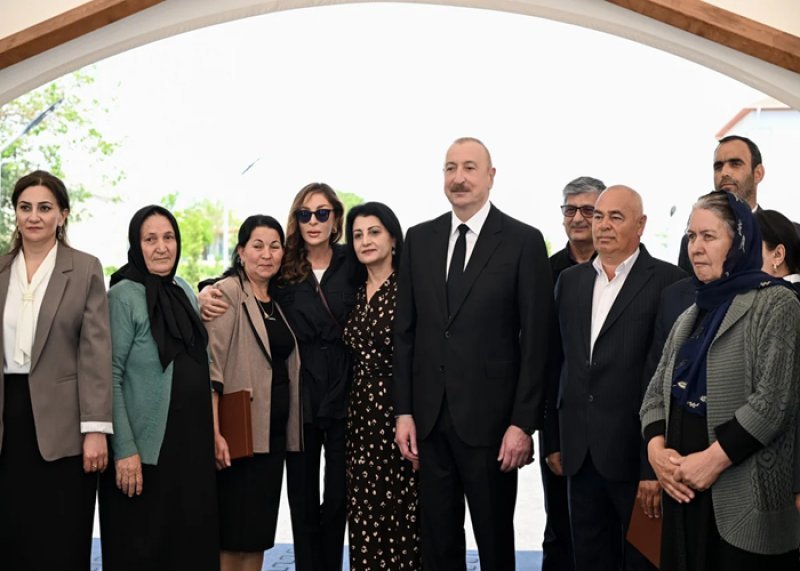Prezident və birinci xanım Cəbrayıl rayonunun Şükürbəyli kəndinə köçən sakinlərlə görüşüblər
