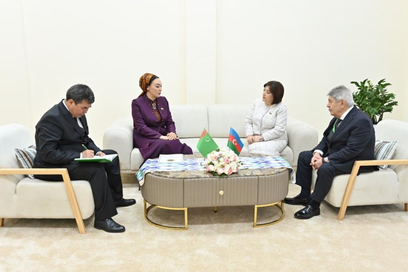 Sahibə Qafarova Buxarada Türkmənistan Məclisinin sədri ilə görüşüb