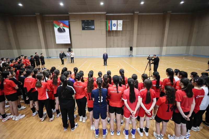 Şahin Bağırov Naxçıvanda yeniyetmə voleybolçularla görüşüb -