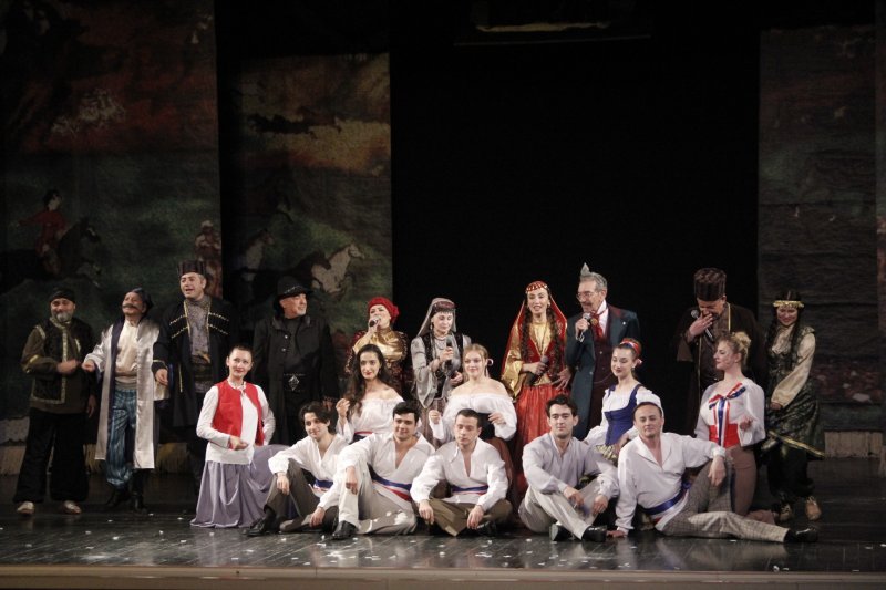 “Şərqin qapısı” festivalında Rus Dram Teatrının tamaşası maraqla qarşılanıb -