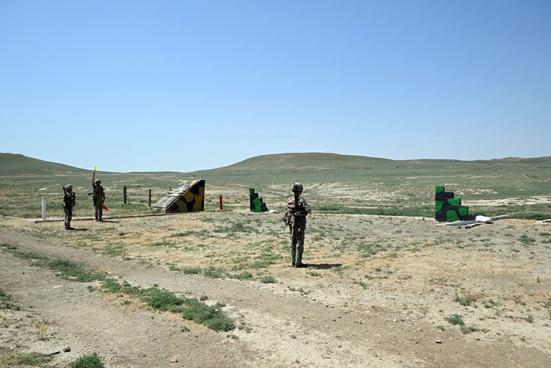 Azərbaycan Ordusunda gənc zabitlərlə nümayiş məşğələləri keçirilib -